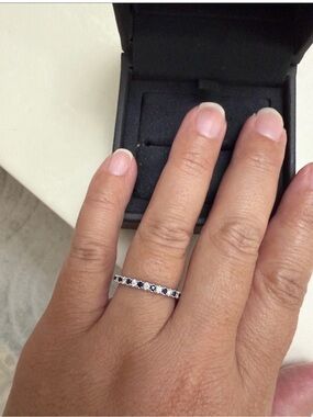 Vera Wang blue sapphire / diamond band